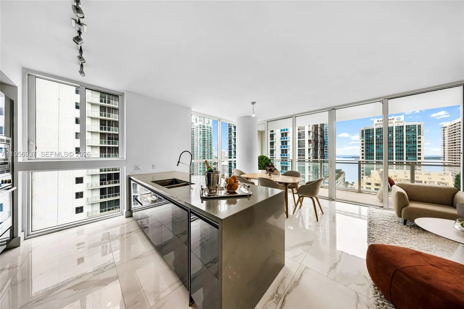 Foto de propiedad en 1080 Brickell Avenue 2708, Miami, FL 33131 Miami con MLS# 