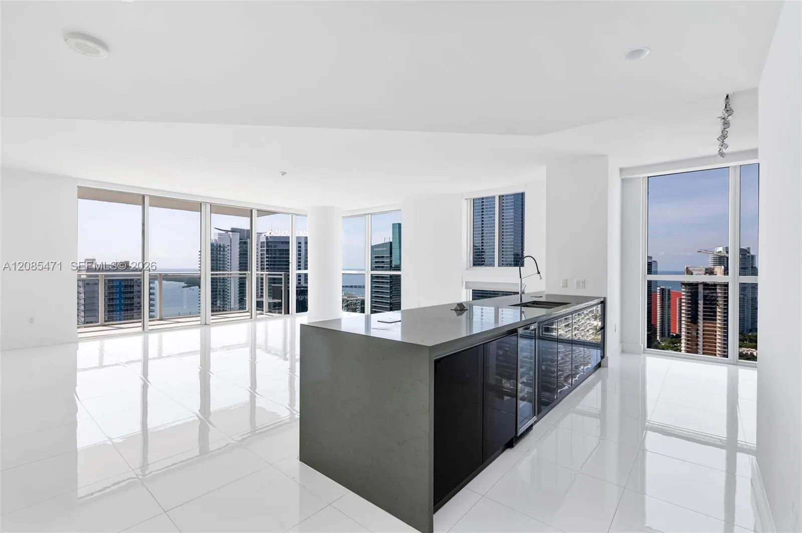 En Venta 1080 Brickell Avenue 3900-3901, Miami, FL 33131, Miami, FL 33131