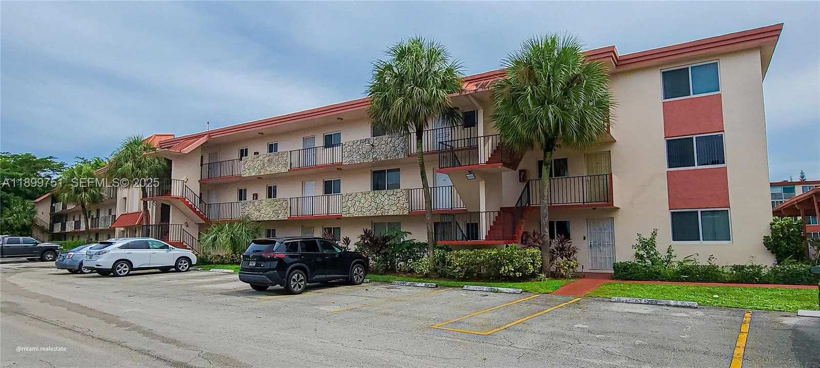 Foto de propiedad en 1080 Del Lago Circle 201, Sunrise, FL 33313 Sunrise con MLS# 