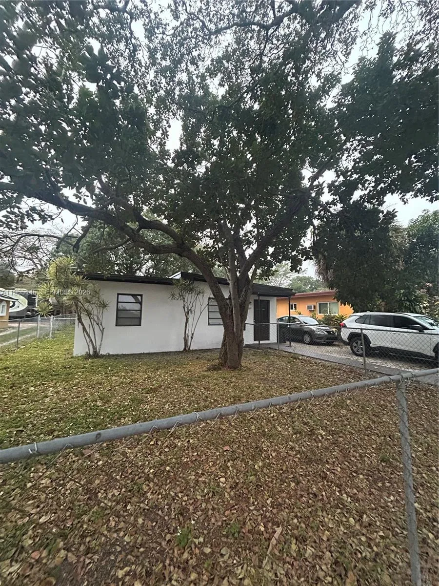 Foto de propiedad en 1080 NW 121st Street, North Miami, FL 33168 North Miami con MLS# 