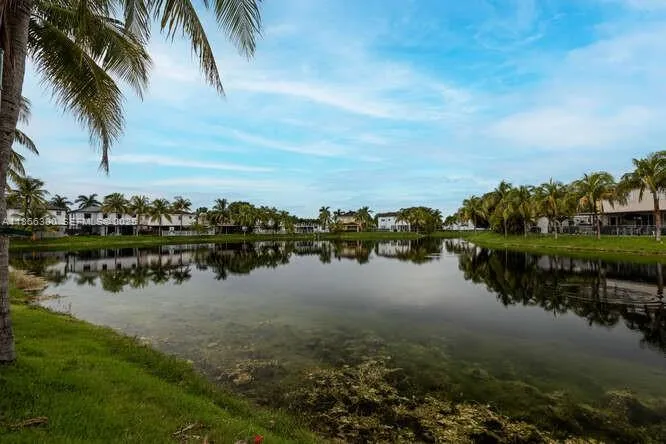 Foto de propiedad en 10806 SW 240th Lane, Homestead, FL 33032 Homestead con MLS# 