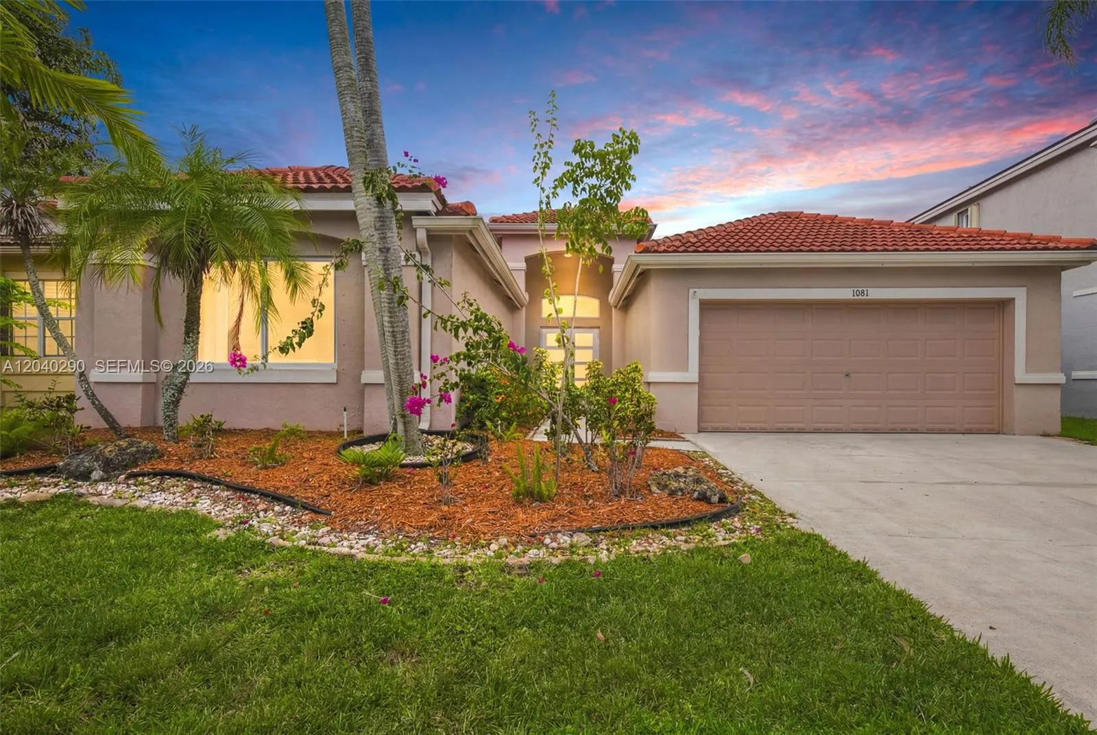 Foto de propiedad en 1081 Allamanda Way, Weston, FL 33327 Weston con MLS# 