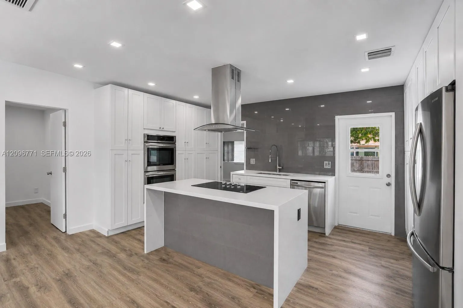 En Venta 1081 NE 166th Street, North Miami Beach, FL 33162, North Miami Beach, FL 33162