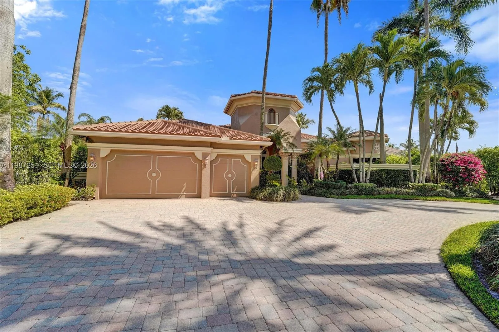 Foto de propiedad en 10813 Blackhawk Street, Plantation, FL 33324 Plantation con MLS# 