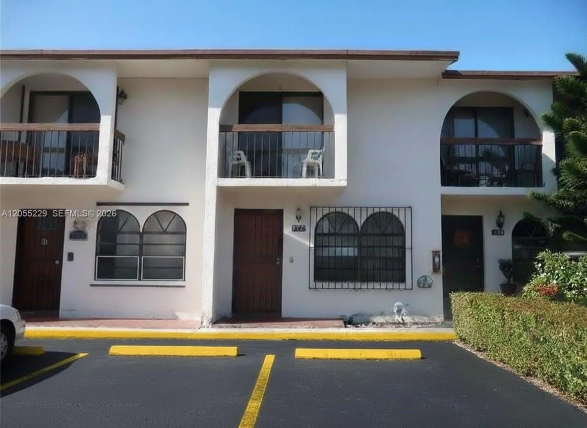 En Venta 1082 W 79th Street 25, Hialeah, FL 33014, Hialeah, FL 33014