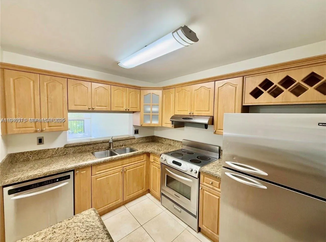 Foto de propiedad en 10825 SW 112th Avenue 302, Miami, FL 33176 Miami con MLS# 