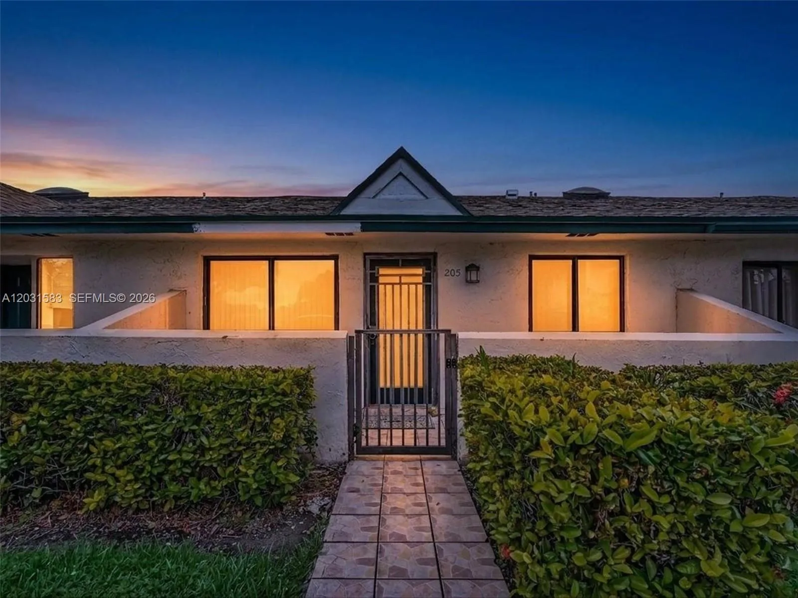 En Venta 10828 SW 72nd Street 205, Miami, FL 33173, Miami, FL 33173