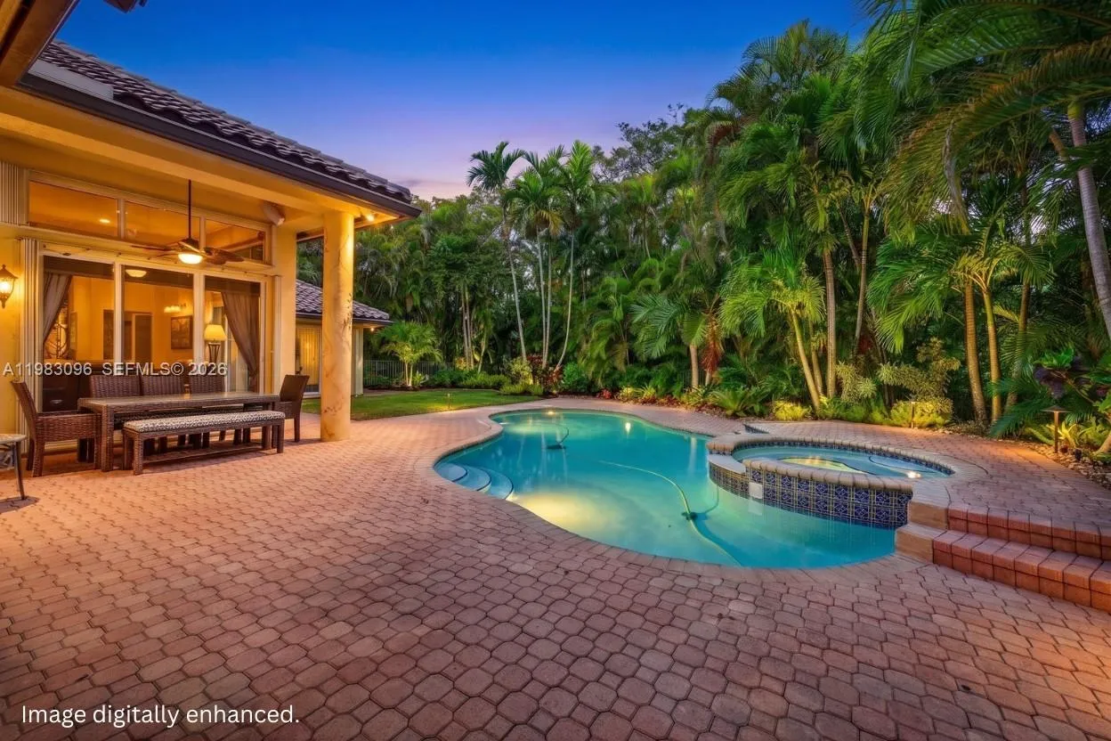 Foto de propiedad en 1083 SW 156th Terrace, Pembroke Pines, FL 33027 Pembroke Pines con MLS# 