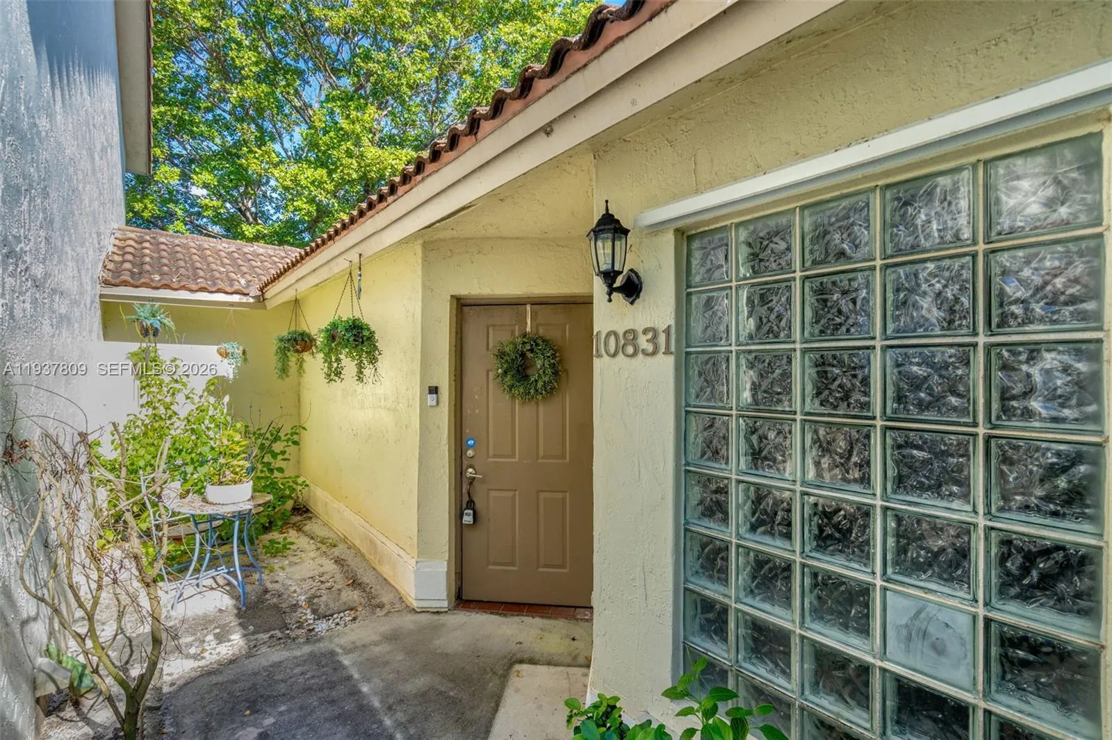 Foto de propiedad en 10831 NW 3rd Court, Pembroke Pines, FL 33026 Pembroke Pines con MLS# 