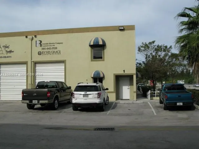 Foto de propiedad en 10840 NW 138th Street 1-A, Hialeah Gardens, FL 33018 Hialeah Gardens con MLS# 
