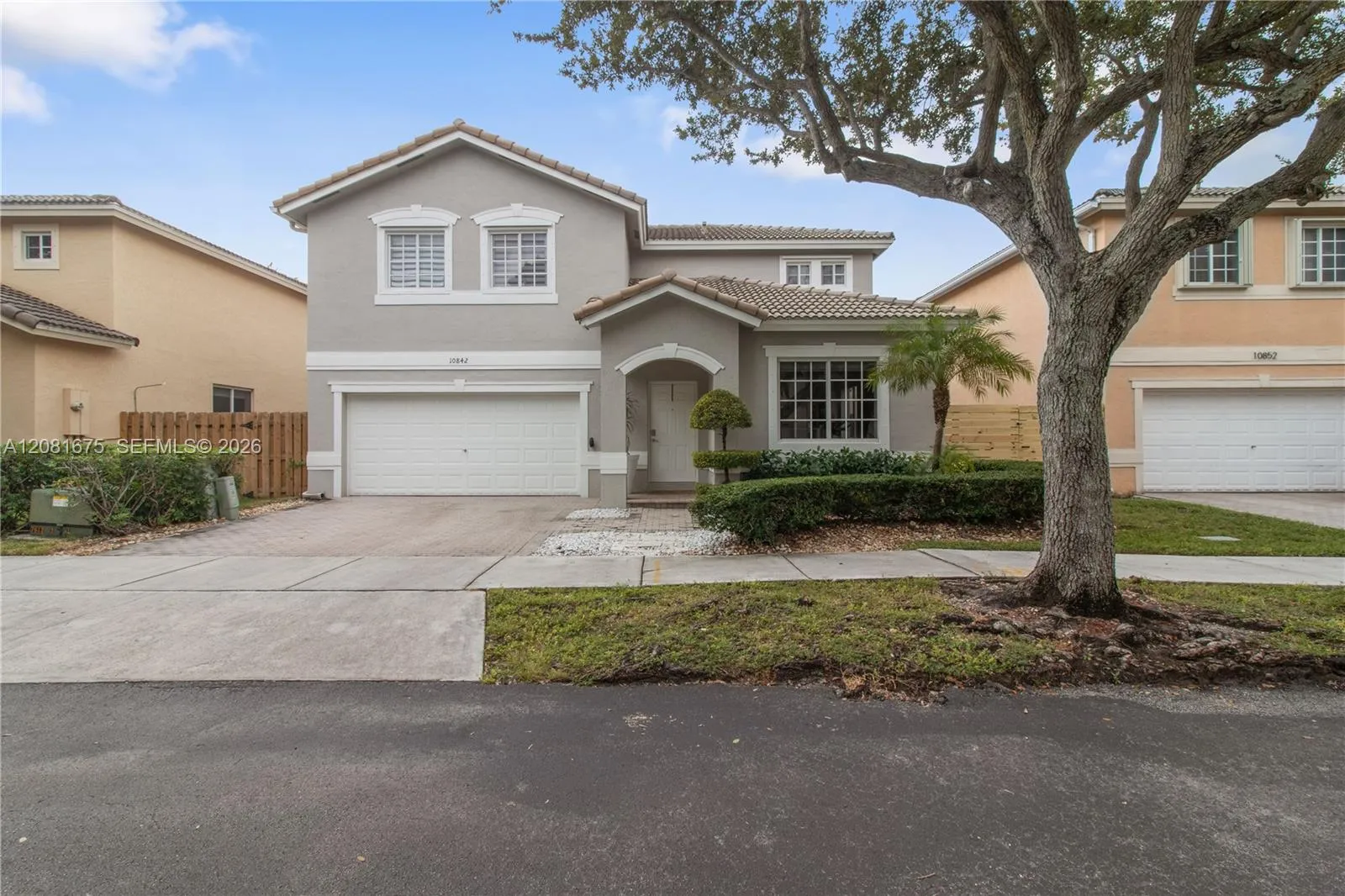 Foto de propiedad en 10842 NW 53rd Lane, Doral, FL 33178 Doral con MLS# 