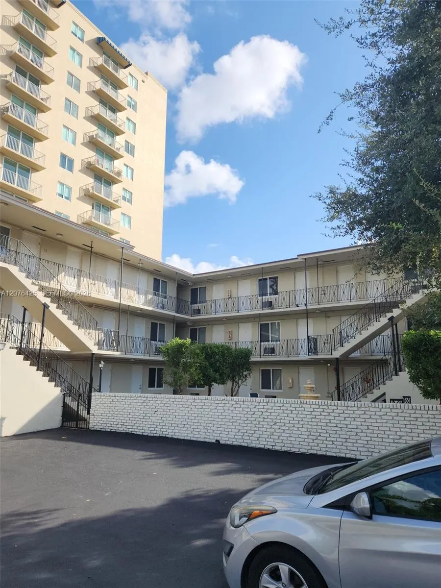 Foto de propiedad en 1085 SW 37th Avenue 12, Miami, FL 33135 Miami con MLS# 