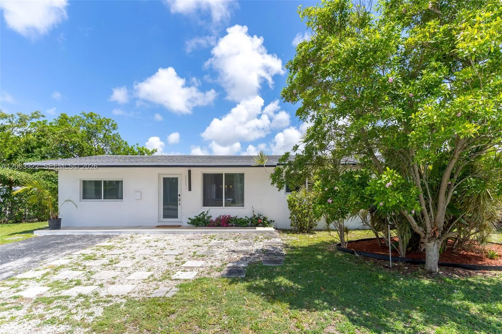 Foto de propiedad en 10851 SW 152nd Street ---, Miami, FL 33157 Miami con MLS# 
