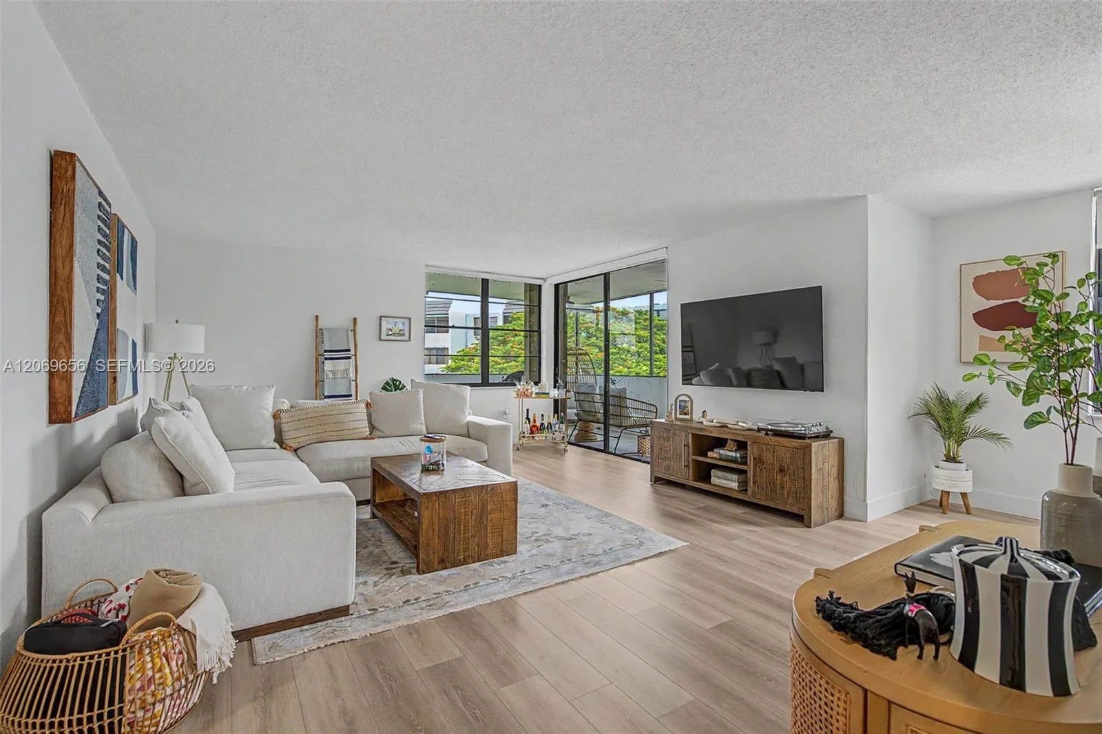 Foto de propiedad en 10852 N Kendall Drive 314, Miami, FL 33176 Miami con MLS# 