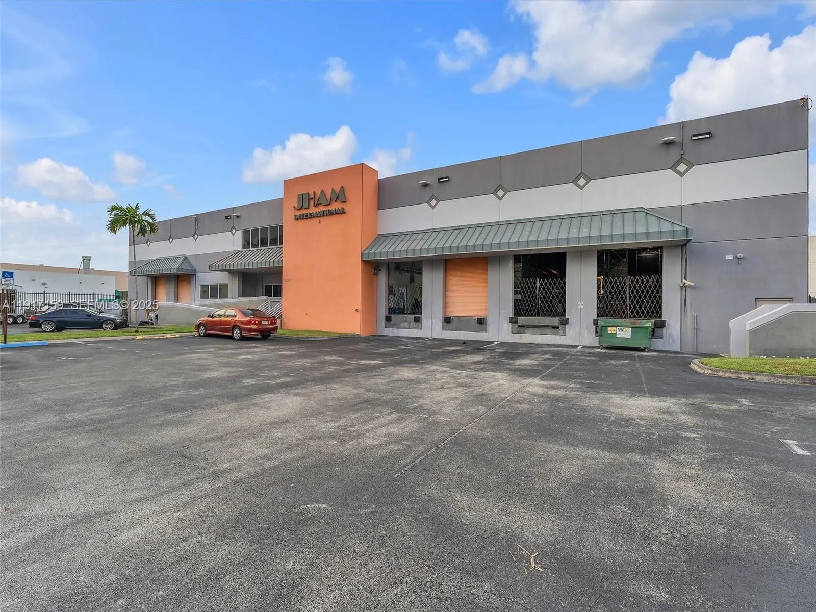 Foto de propiedad en 10855 NW 27th Street, Doral, FL 33172 Doral con MLS# 