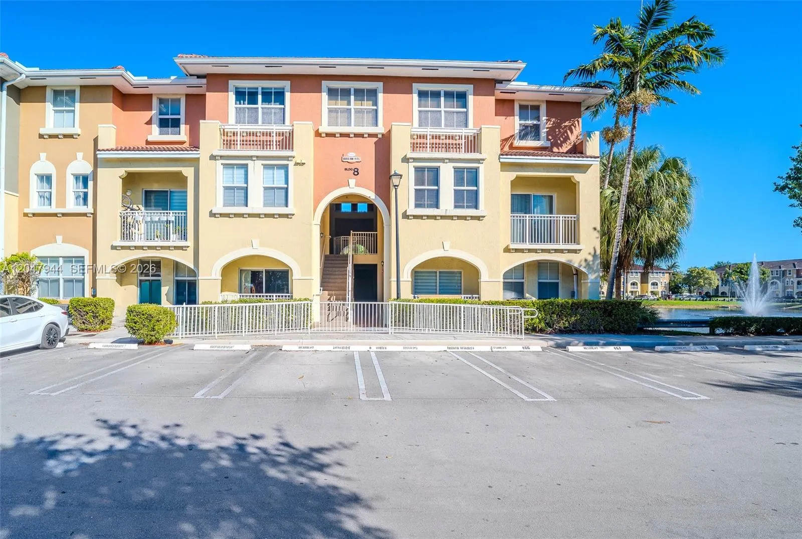 Foto de propiedad en 10855 NW 88th Terrace 212, Doral, FL 33178 Doral con MLS# 