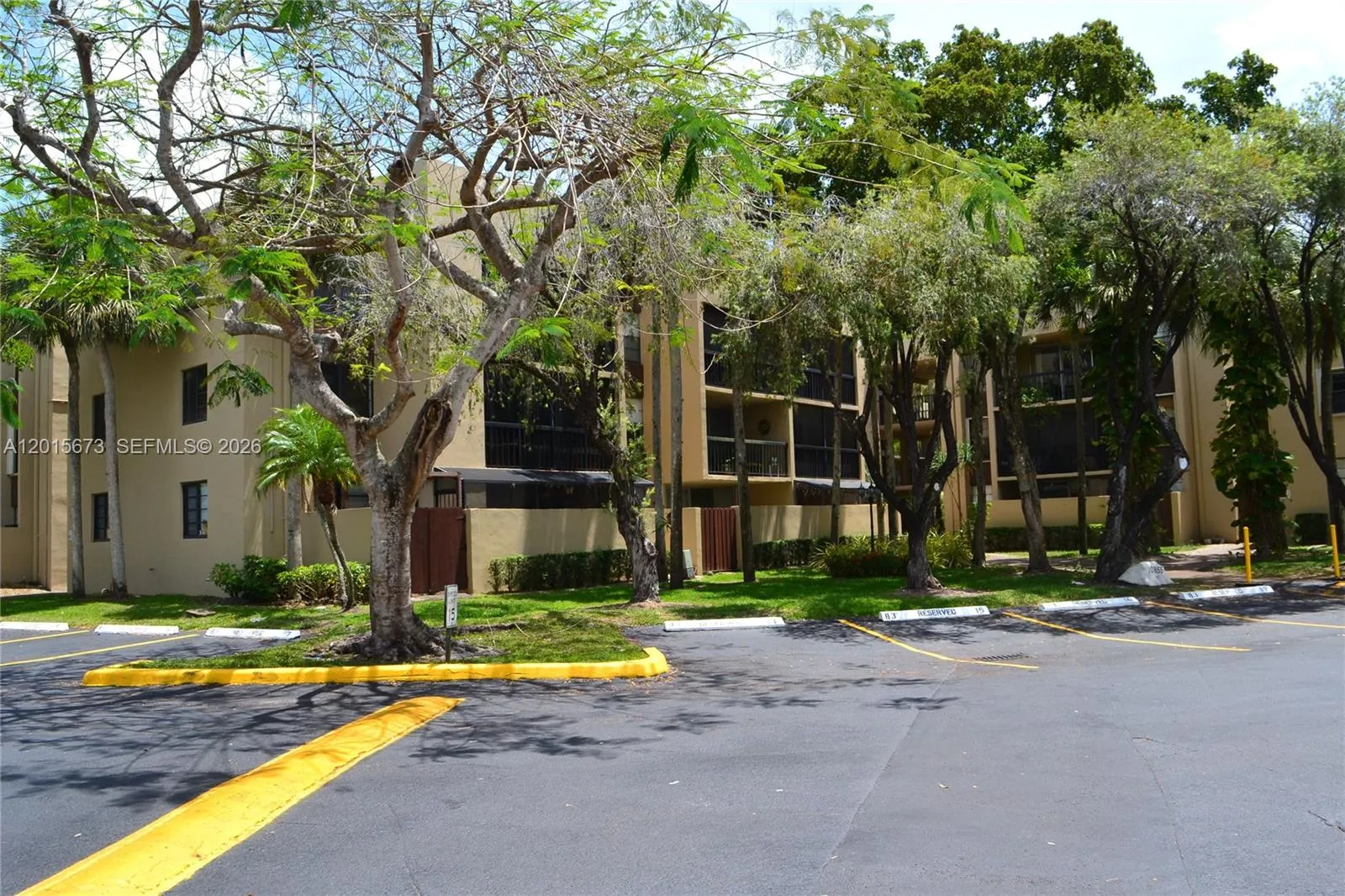 Foto de propiedad en 10855 SW 112th Avenue 309, Miami, FL 33176 Miami con MLS# 