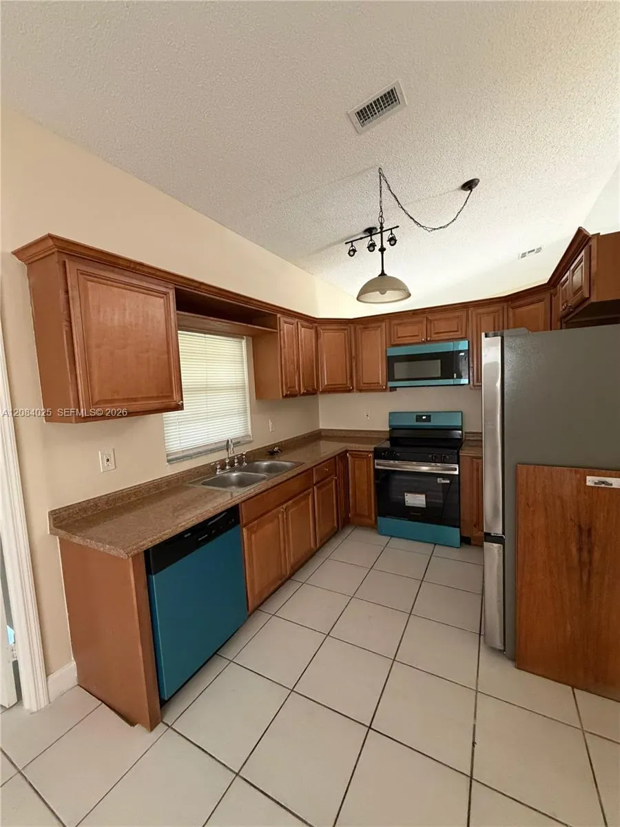 En Renta 10857 NW 32nd Place 0, Sunrise, FL 33351, Sunrise, FL 33351