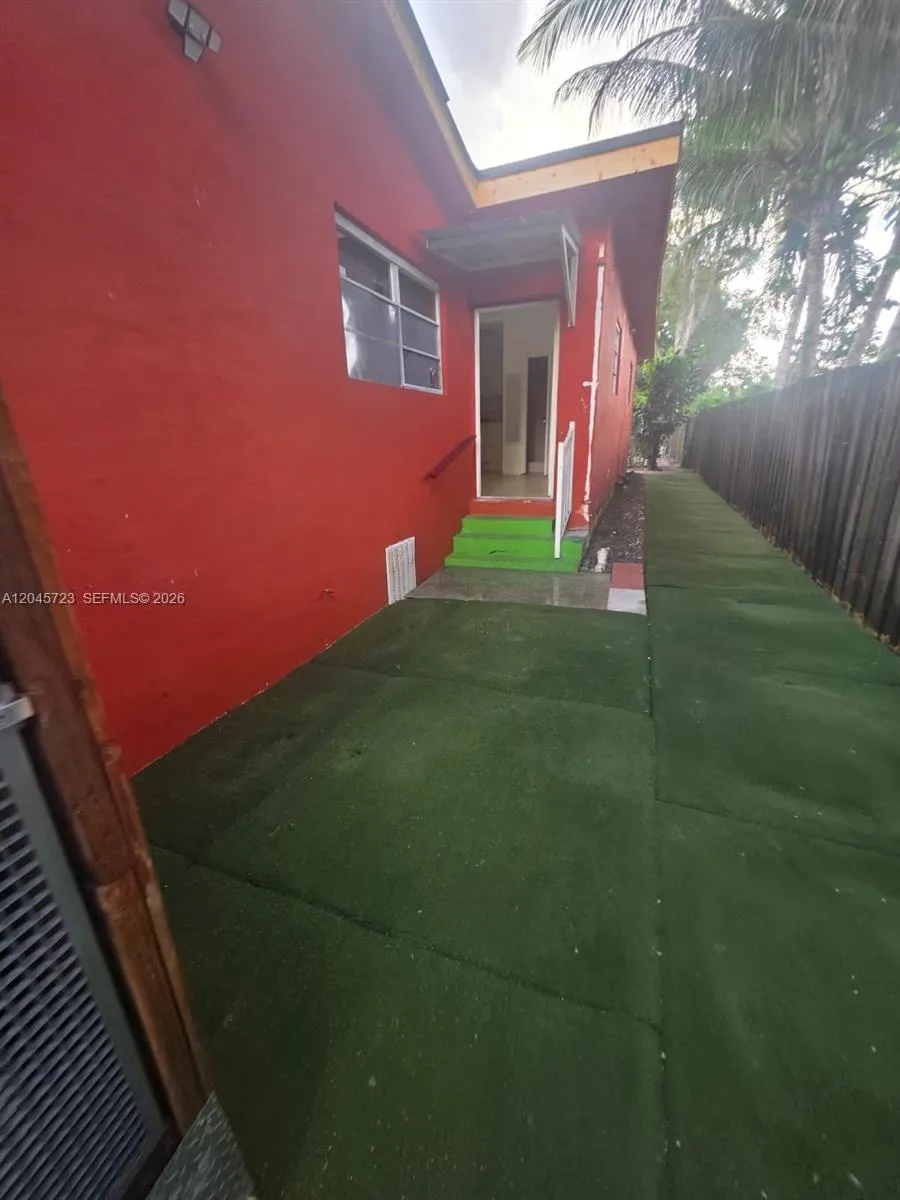 En Renta 10861 NW 22nd Court 0, Miami, FL 33167, Miami, FL 33167