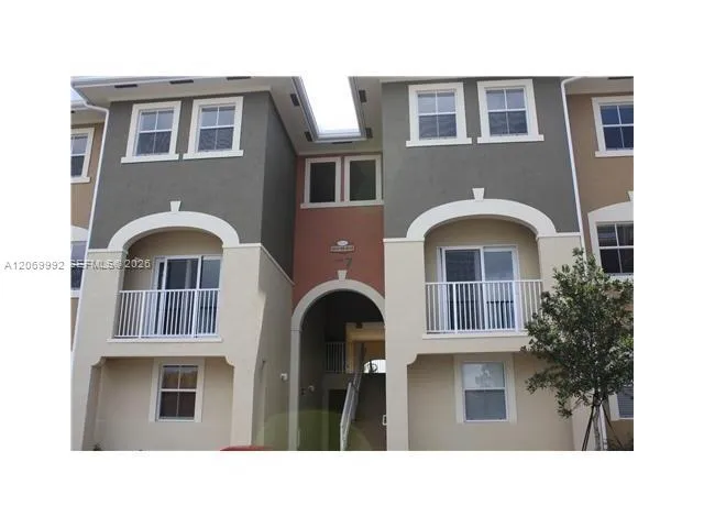 Foto de propiedad en 10870 NW 88 Terrace 208, Doral, FL 33178 Doral con MLS# 