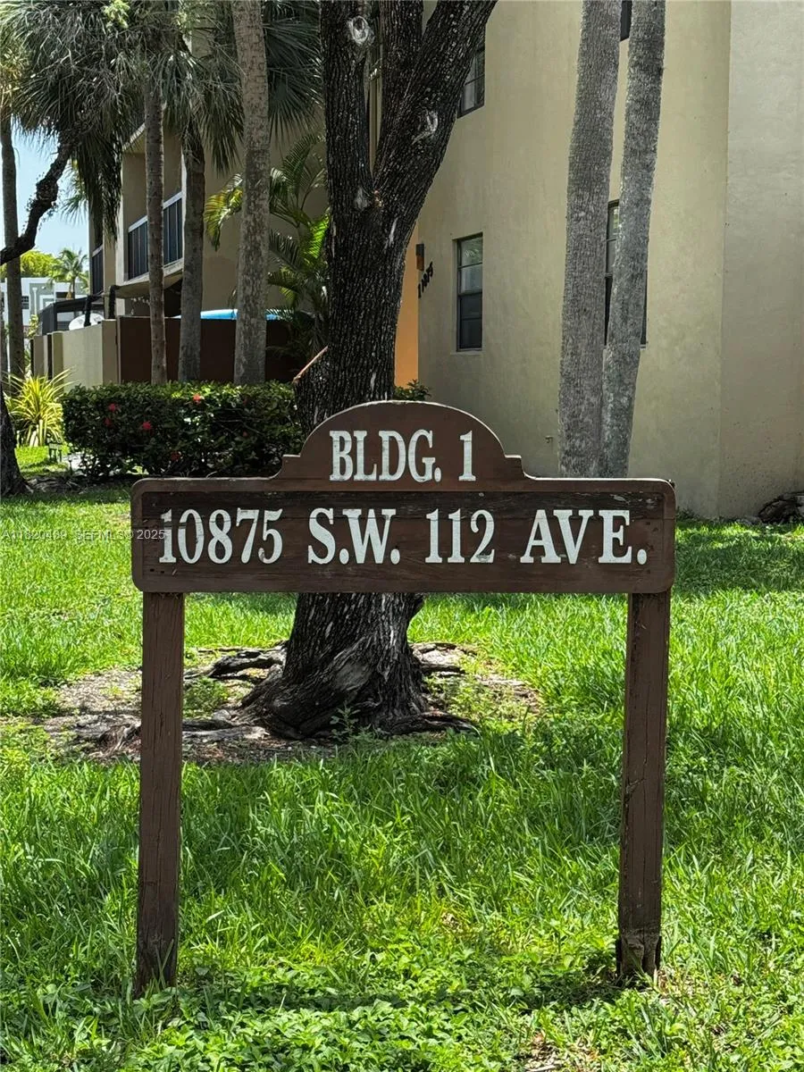 Foto de propiedad en 10875 SW 112th Avenue 206, Miami, FL 33176 Miami con MLS# 
