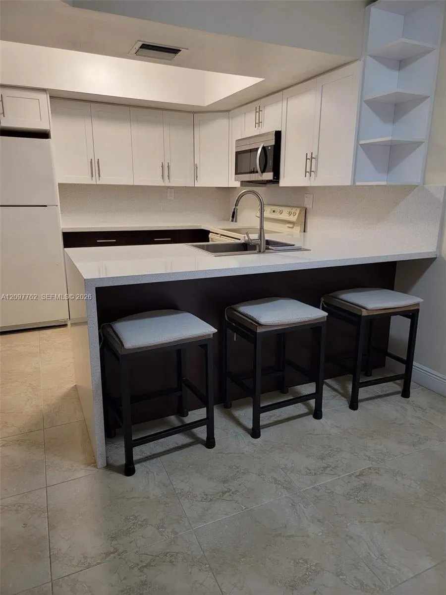 En Renta 10877 NW 7th Street 23-35, Miami, FL 33172, Miami, FL 33172