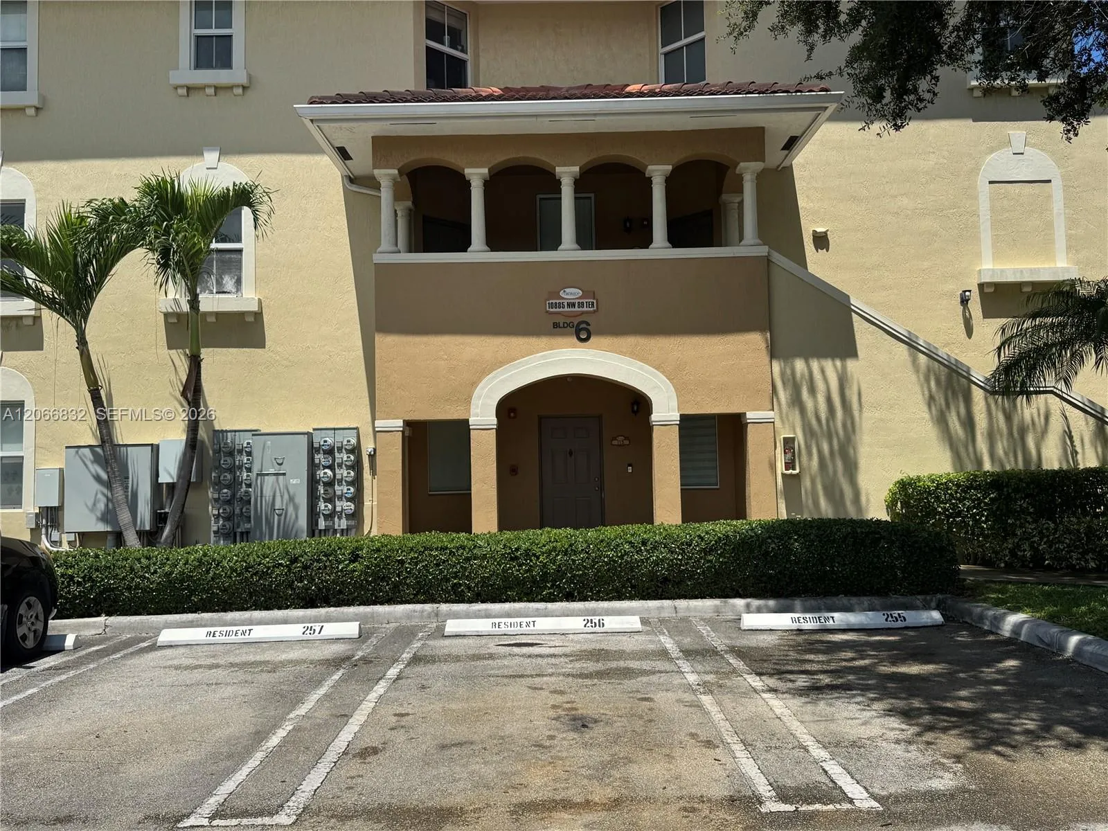 Foto de propiedad en 10885 NW 89th Terrace 113, Doral, FL 33178 Doral con MLS# 