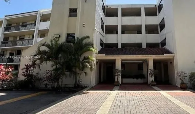 Foto de propiedad en 109 Lake Emerald Drive 105, Oakland Park, FL 33309 Oakland Park con MLS# 