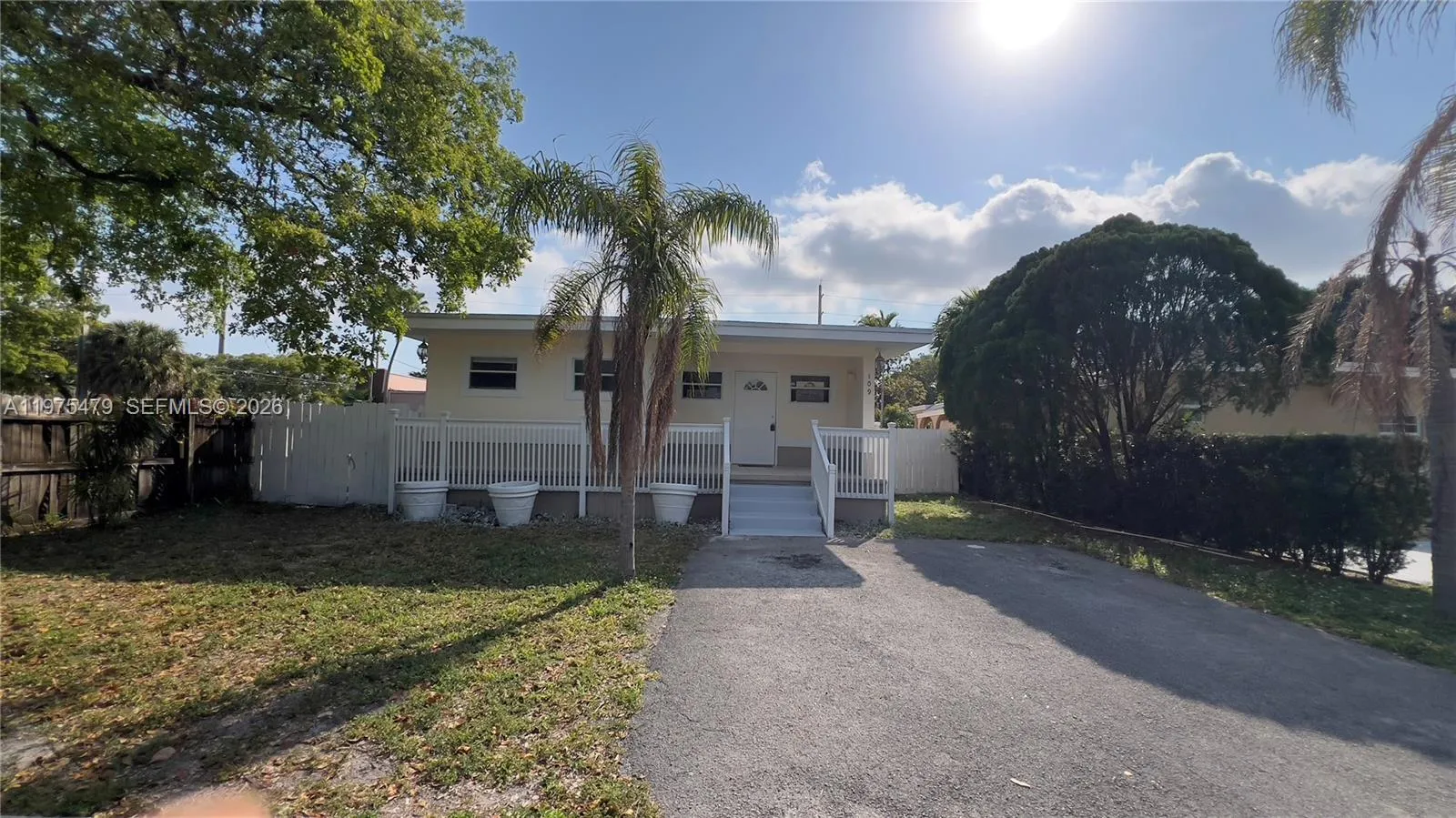 Foto de propiedad en 109 SW 1st Avenue, Hallandale Beach, FL 33009 Hallandale Beach con MLS# 