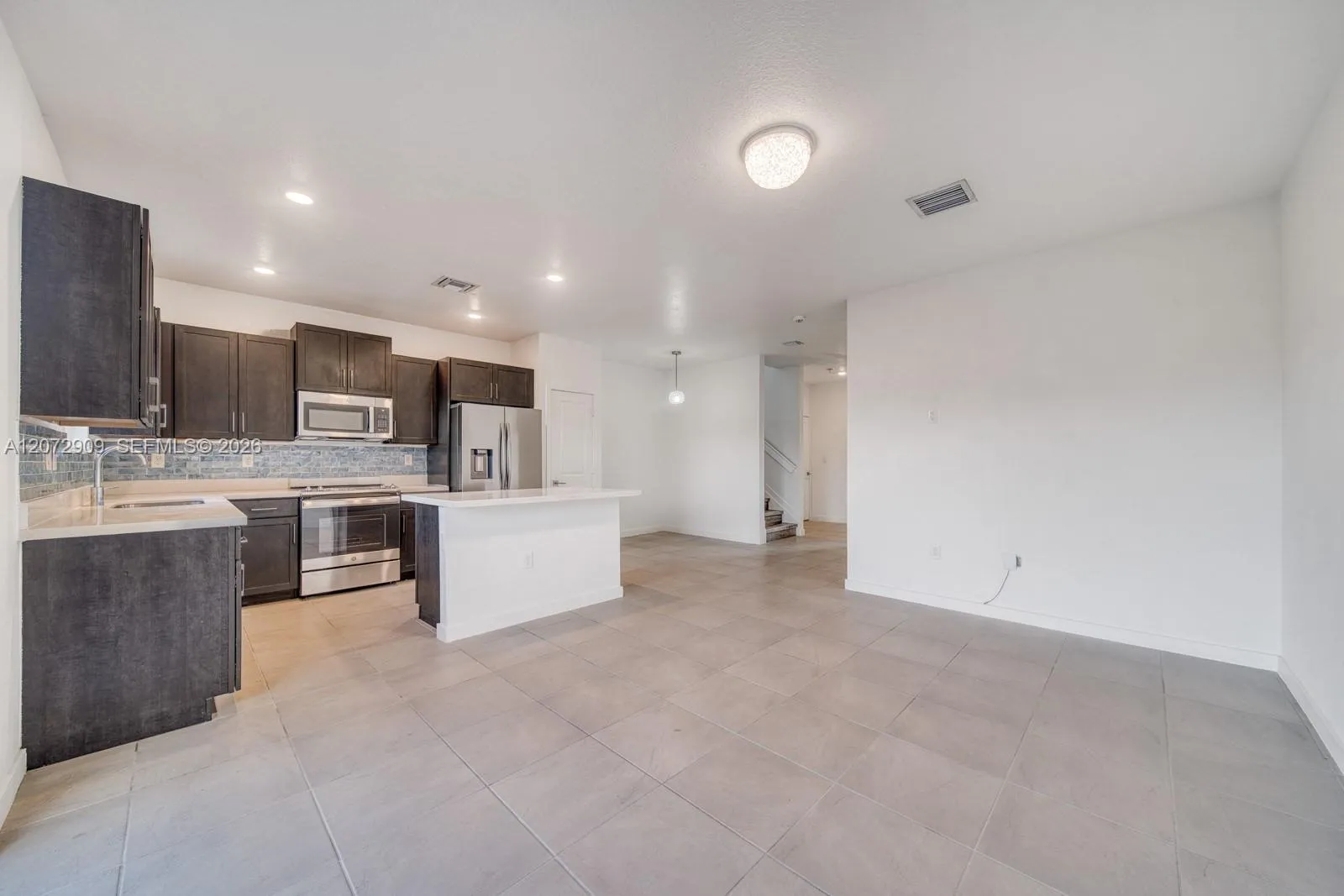 Foto de propiedad en 1090 SE 23rd Avenue 1090, Homestead, FL 33035 Homestead con MLS# 