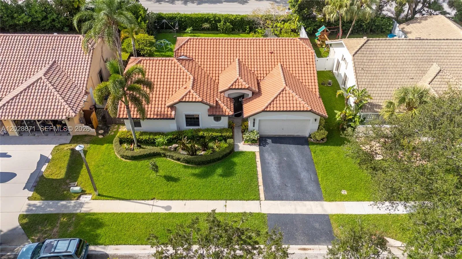 Foto de propiedad en 10900 NW 18th Court, Plantation, FL 33322 Plantation con MLS# 