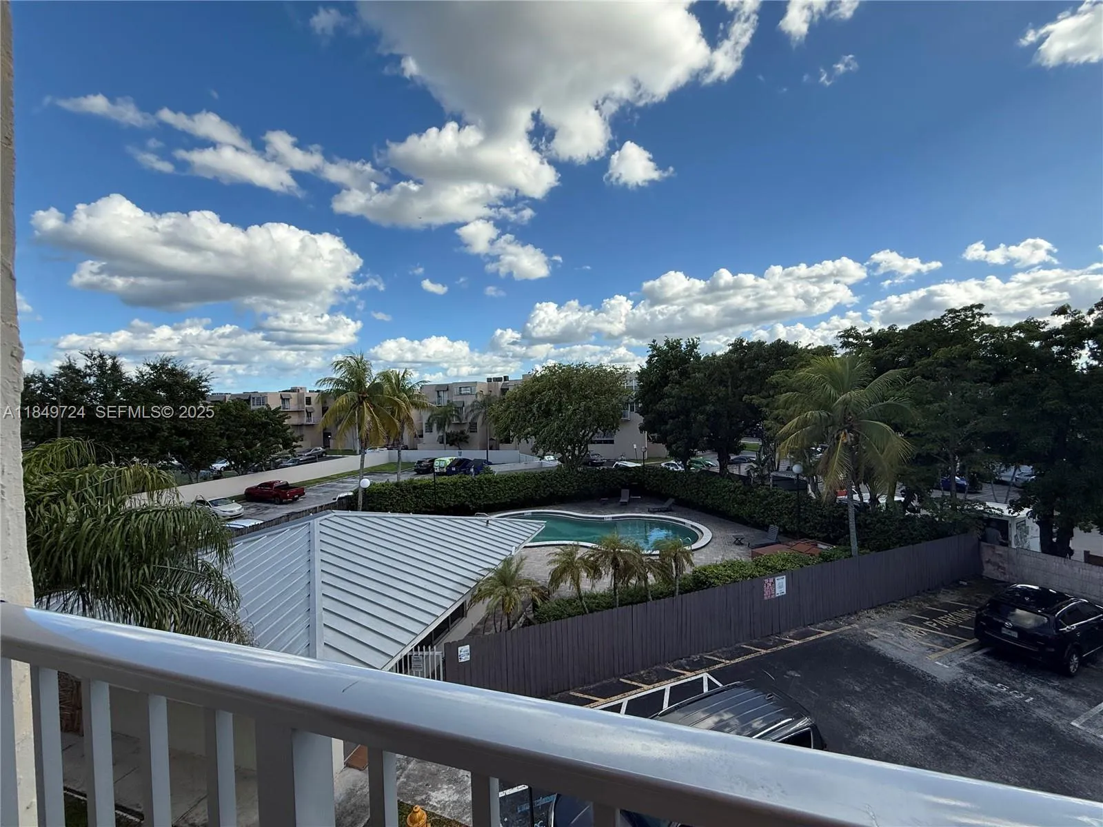 Foto de propiedad en 10900 SW 104th Street 323, Miami, FL 33176 Miami con MLS# 