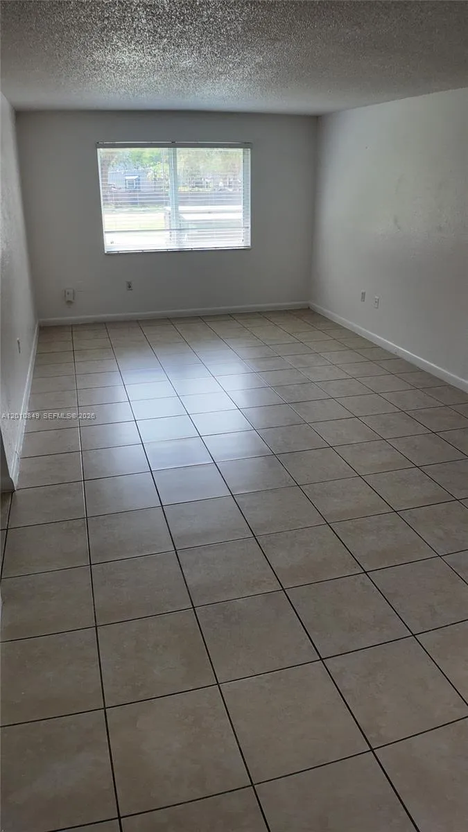 Alquilada 10900 SW 196th Street 306, Cutler Bay, FL 33157, Cutler Bay, FL 33157