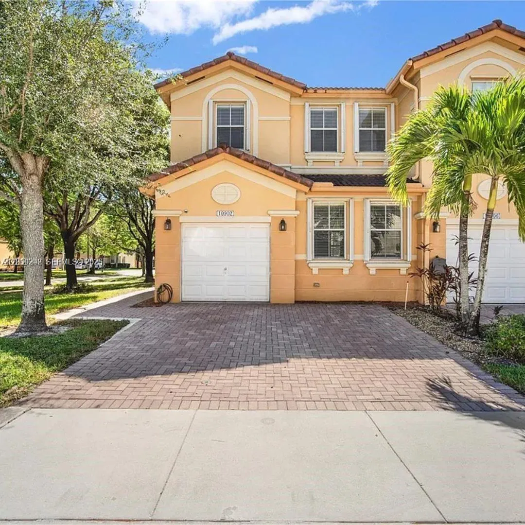 Foto de propiedad en 10902 NW 79th Street 10902, Doral, FL 33178 Doral con MLS# 