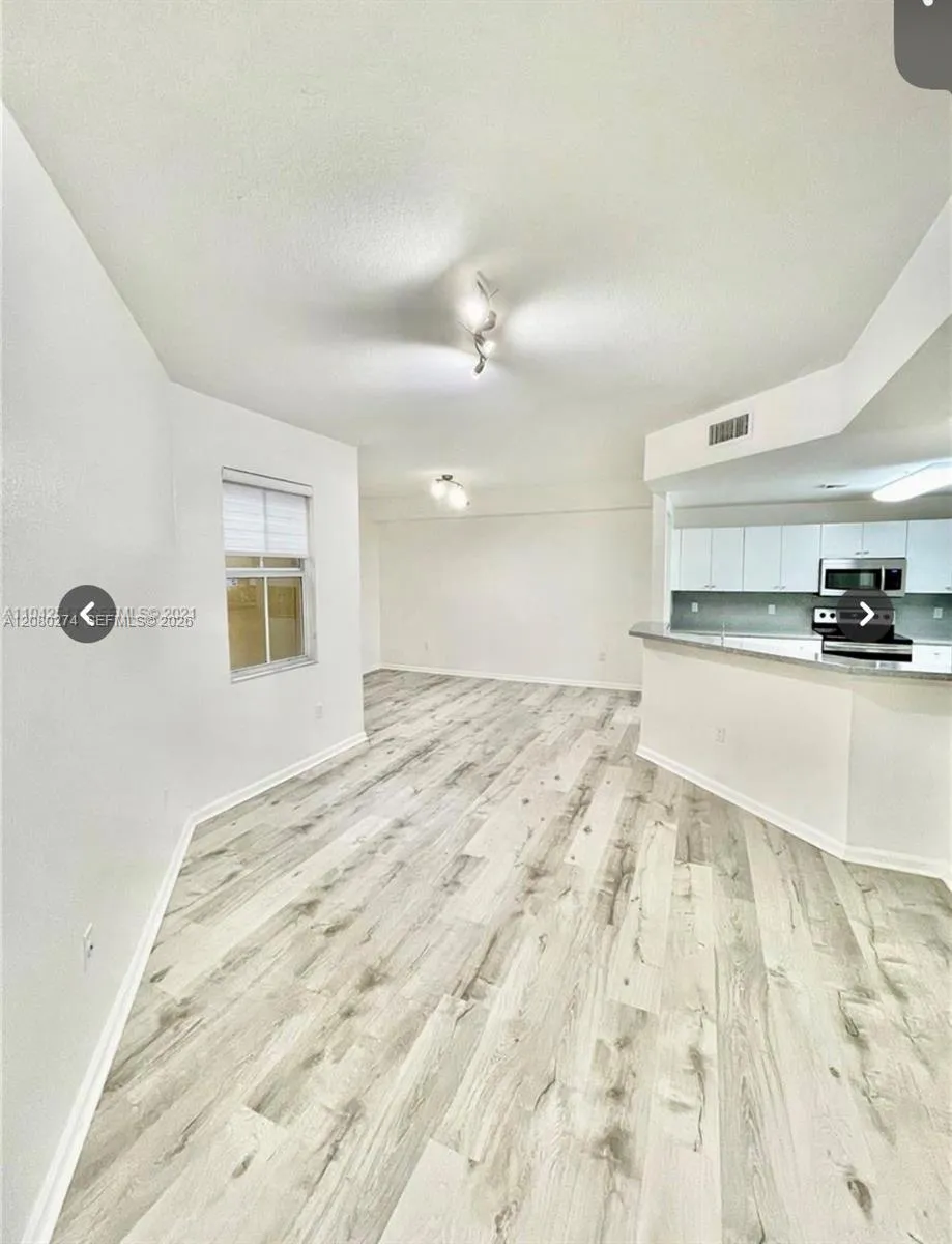 Foto de propiedad en 10902 NW 83 Street 219, Doral, FL 33178 Doral con MLS# 