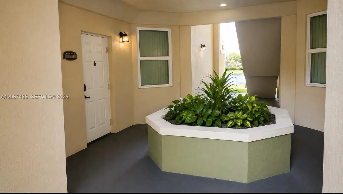 Foto de propiedad en 10903 NW 83rd Street 101, Doral, FL 33178 Doral con MLS# 