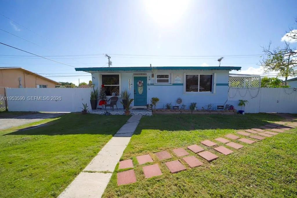 Foto de propiedad en 10910 SW 217th Terrace, Miami, FL 33170 Miami con MLS# 