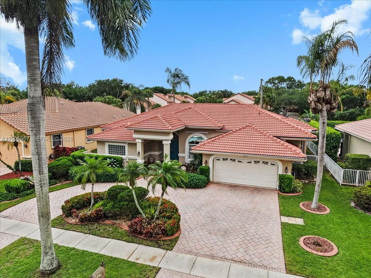 Foto de propiedad en 10912 NW 2nd Street, Plantation, FL 33324 Plantation con MLS# 