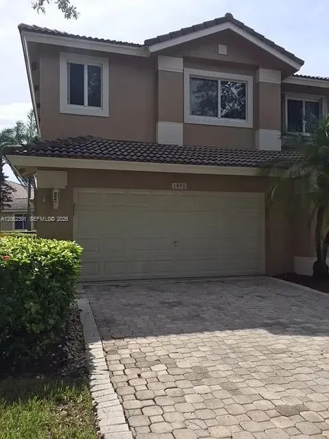 Foto de propiedad en 1092 SW 158th Avenue, Pembroke Pines, FL 33027 Pembroke Pines con MLS# 