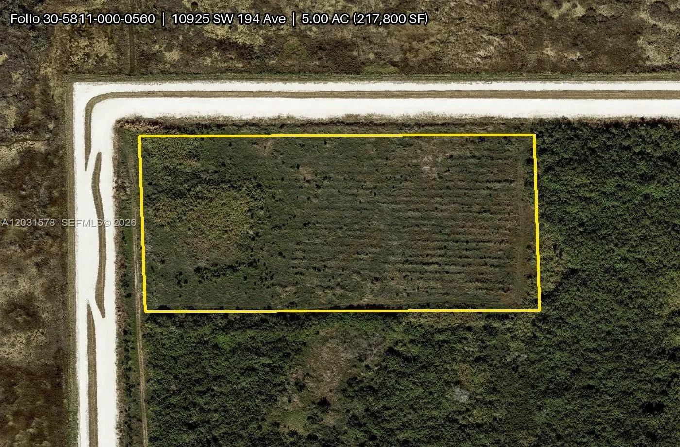 Foto de propiedad en 10925 SW 194th Avenue, Miami, FL 33196 Miami con MLS# 