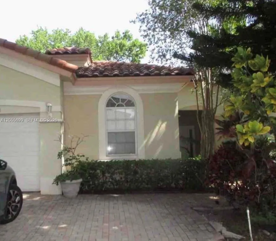 Vendido 10929 NW 70th Street, Doral, FL 33178, Doral, FL 33178