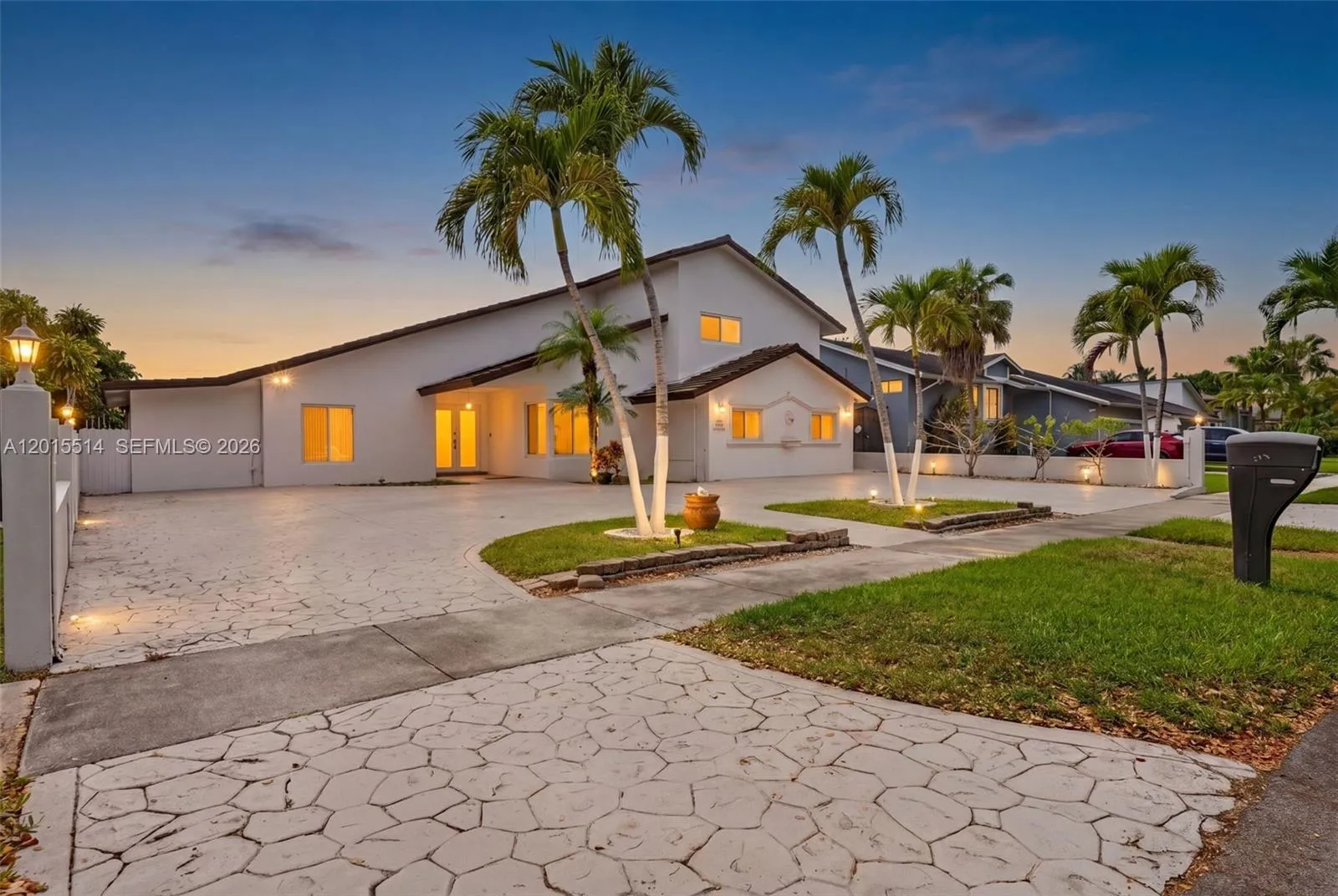 Foto de propiedad en 10934 SW 137th Court, Miami, FL 33186 Miami con MLS# 