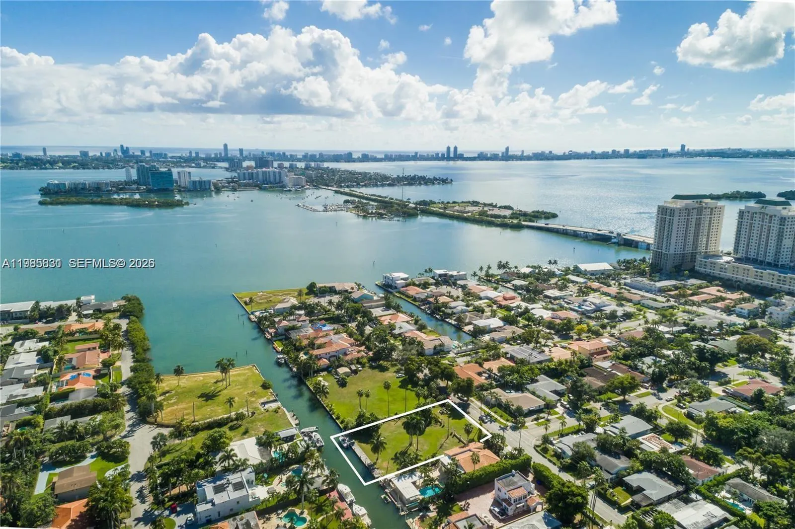 En Venta 1095 NE 83rd Street, Miami, FL 33138, Miami, FL 33138