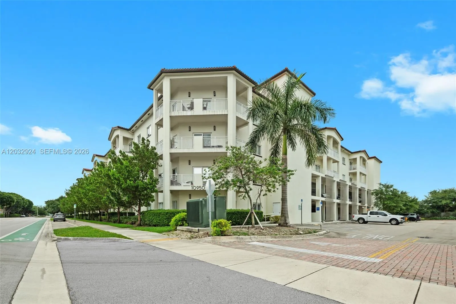 Foto de propiedad en 10950 NW 82nd Street 213, Doral, FL 33178 Doral con MLS# 