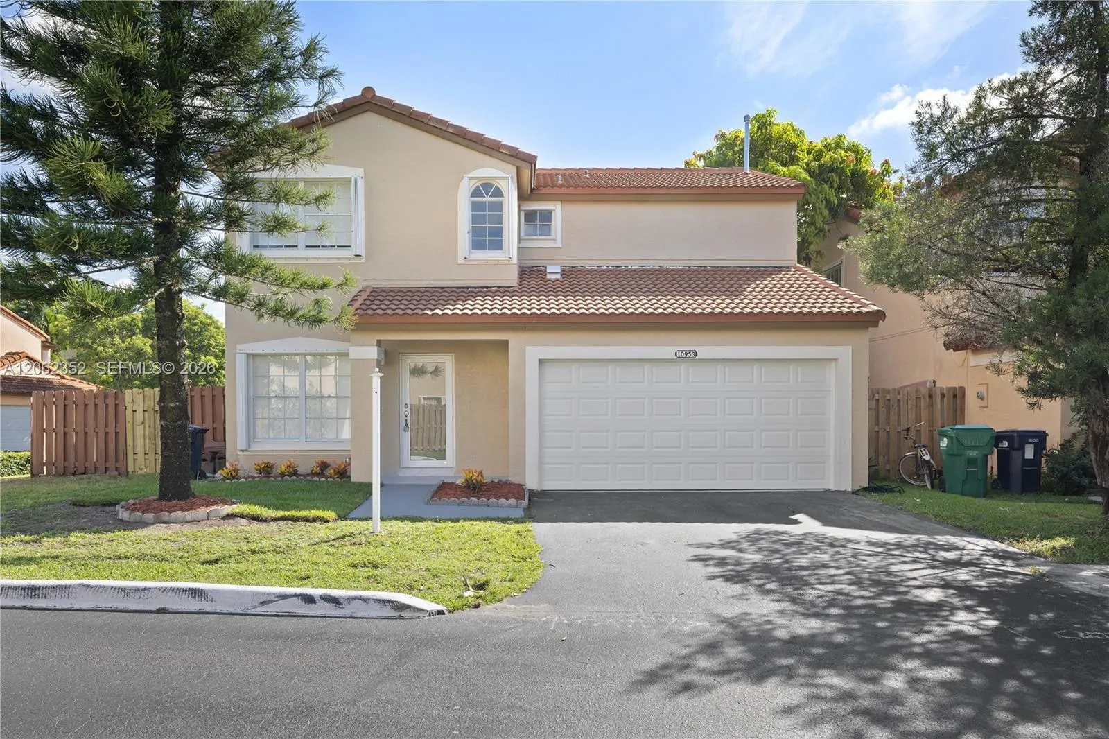 Foto de propiedad en 10953 SW 151st Place, Miami, FL 33196 Miami con MLS# 