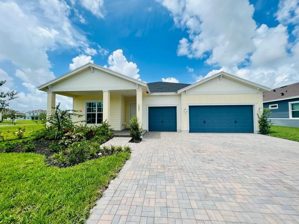 Foto de propiedad en 1097 Haywagon Trail 1097, Loxahatchee, FL 33470 Loxahatchee con MLS# 