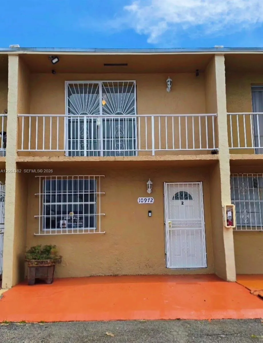 En Venta 10972 SW 4th Street J2, Sweetwater, FL 33174, Sweetwater, FL 33174