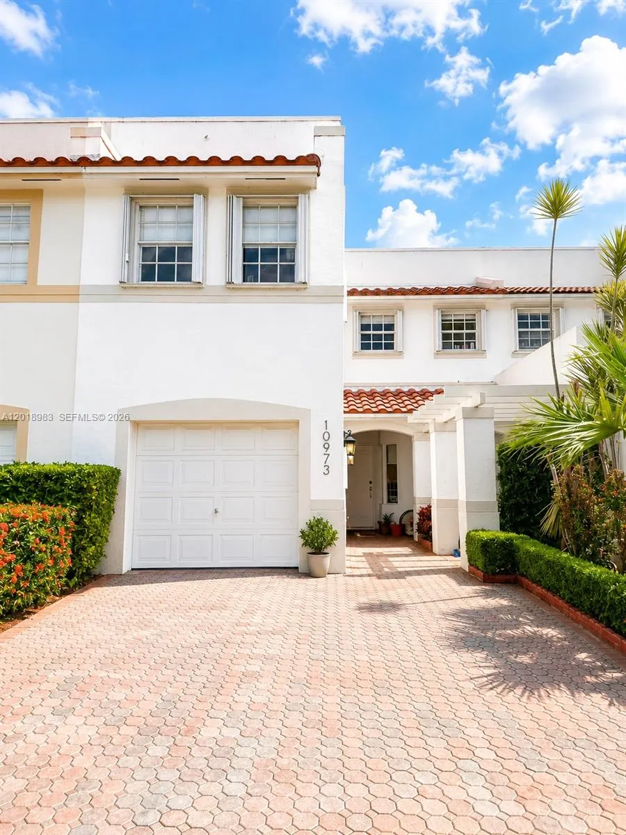 Foto de propiedad en 10973 NW 62nd Terrace, Doral, FL 33178 Doral con MLS# 