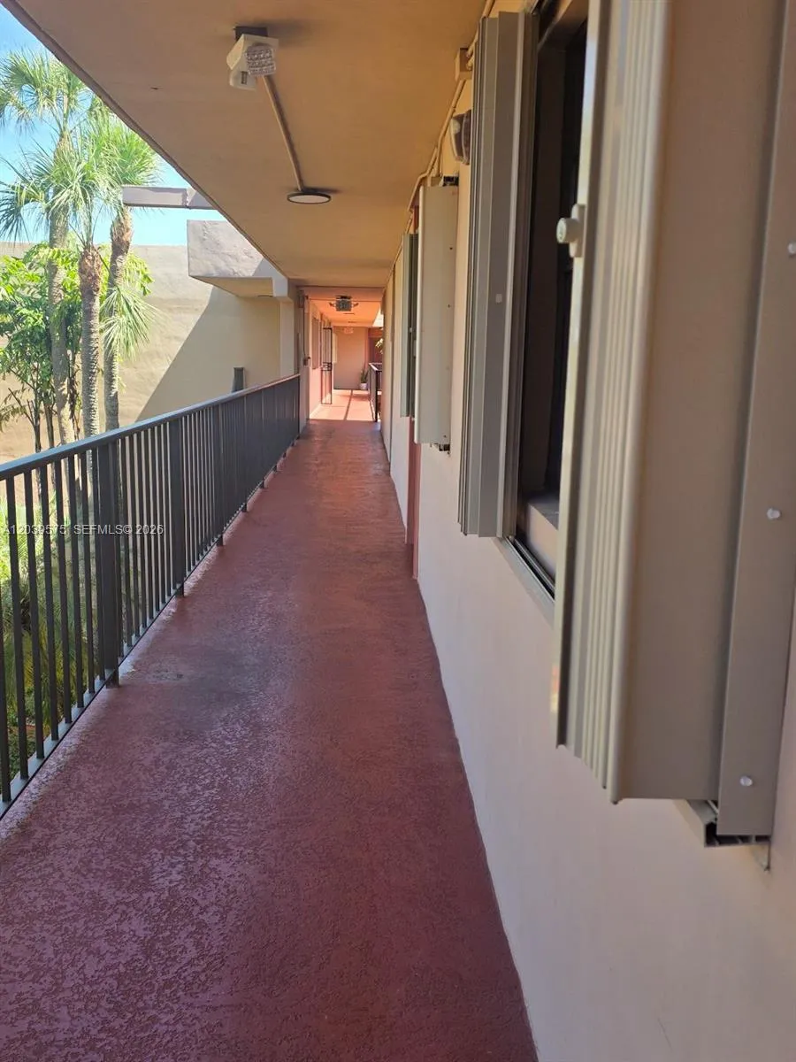 Foto de propiedad en 10985 SW 107th Street 312, Miami, FL 33176 Miami con MLS# 