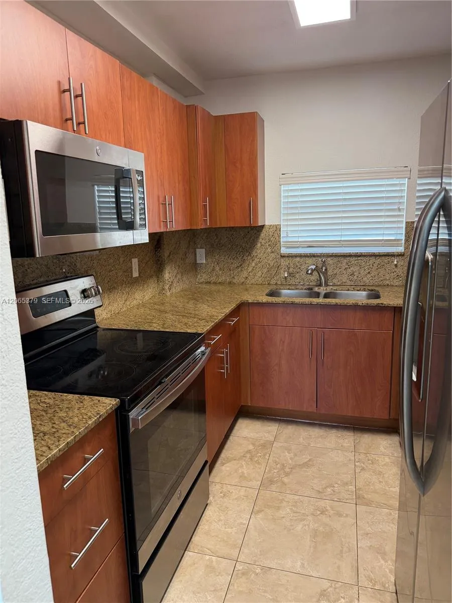 Foto de propiedad en 11 Antilla Avenue B, Coral Gables, FL 33134 Coral Gables con MLS# 